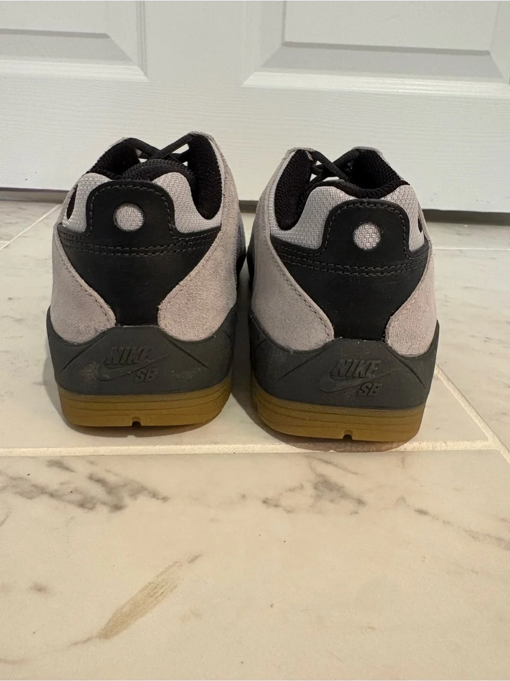 NIB NIKE SB Men’s Grey And Red Vertebrae Shoes